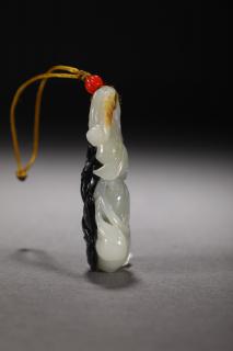 和田玉青花籽料 福寿雕件 尺寸:3×1.7×6.8厘米 重41克