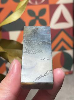 精品新疆和田玉青花俏色巧雕山水人文已经牌,料细油润,精细阴雕,意境