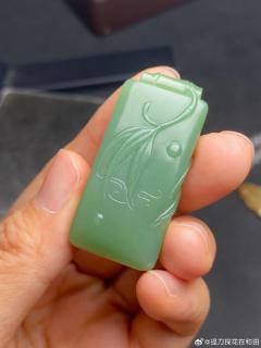粉绿竹报平安吊坠